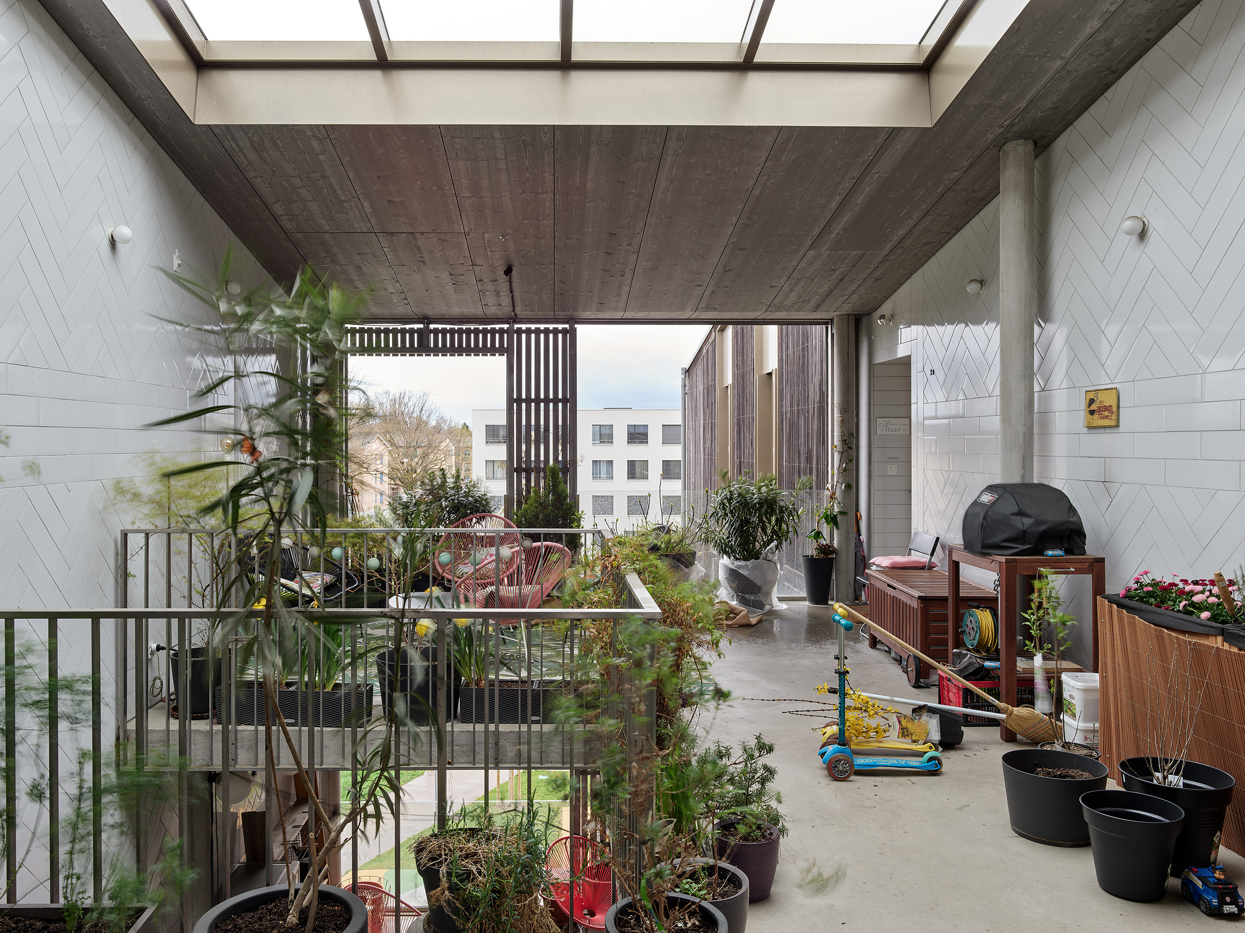 Ahp0076 AIQ4 008377 J2560